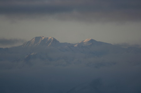 朝日を浴びる立山連峰